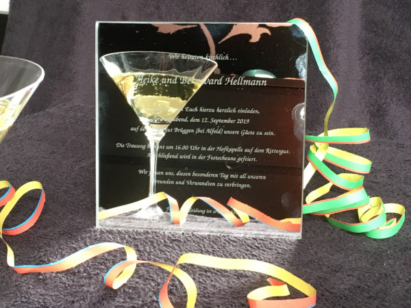 Artikelbild 1 des Artikels Hochzeitskarten aus Glas. Einzigartig, wie das Ereignis, das Sie feiern.
